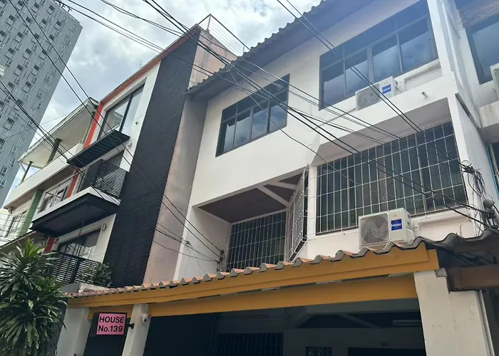 Apamet Sukhumvit 55 Hotel